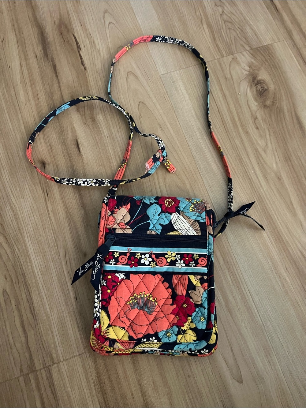 Vera Bradley “Happy Snails” quilted crossbody bag retired